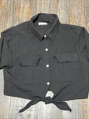 Ci Sono Black Tie-Front Crop Button-Down Shirt